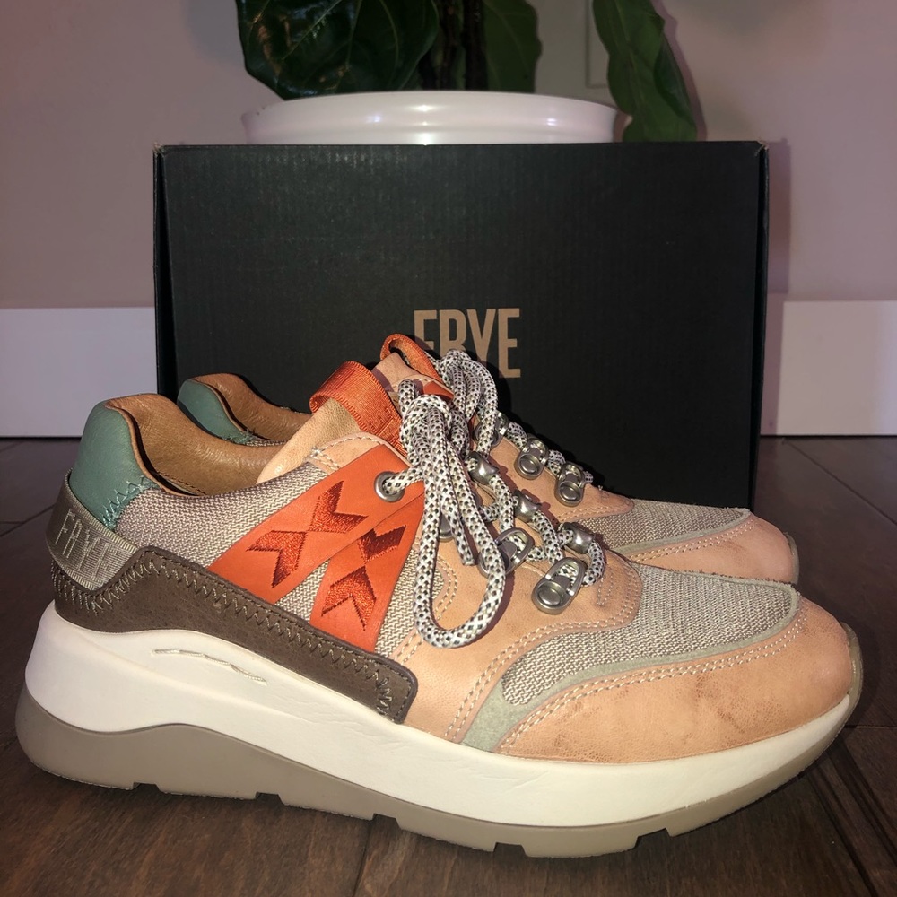 Frye Willow Trek shoe